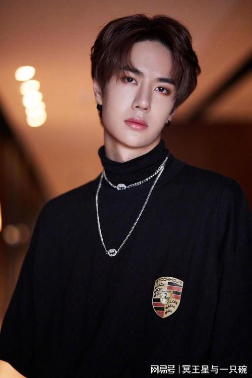 王一博照片爆料视频最新,帅气魅力再升级，粉丝直呼心动不已！  第2张